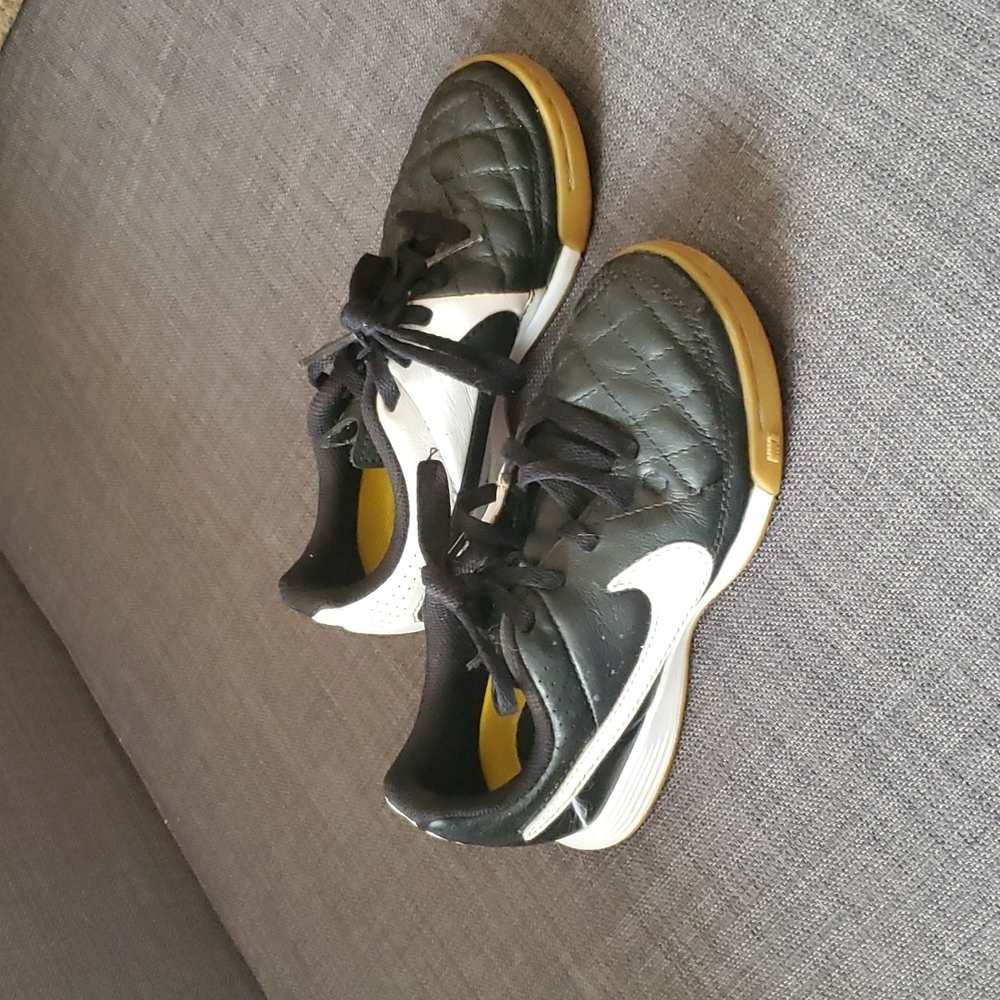 Boys Nike tiempo size 12c soccer shoes
